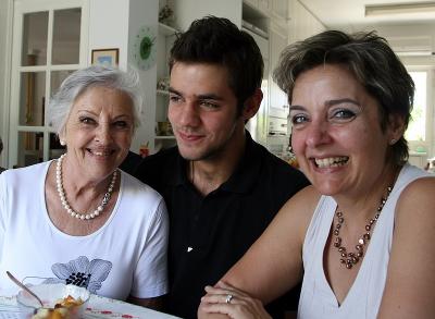 Left to right: Xanthoss wife Cecilia, grandson Alesandro and daughter Patricia.
