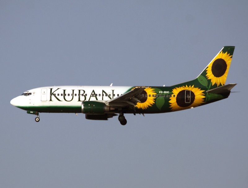 B737-300 VQ-BHC
