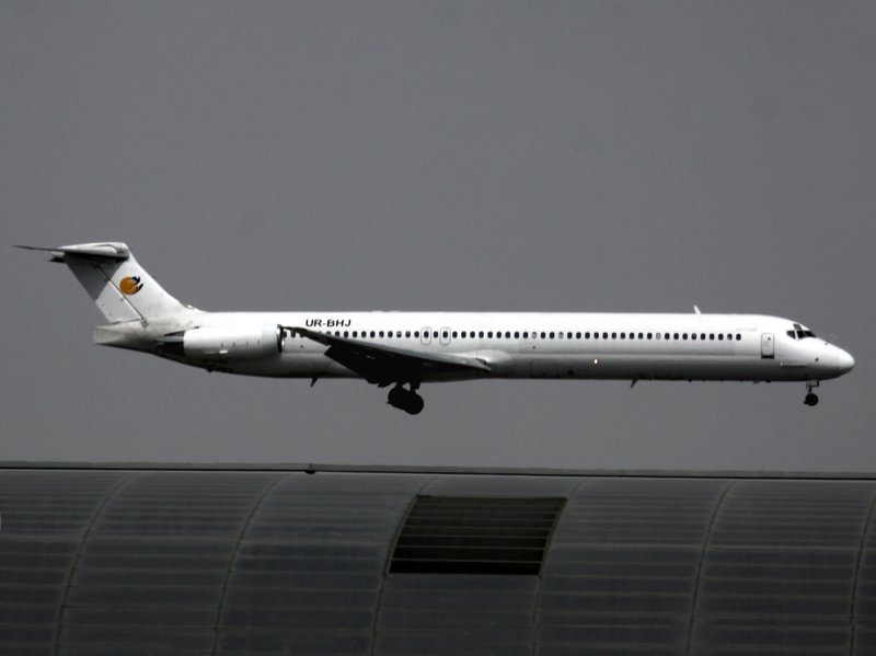 MD80 UR-BHJ