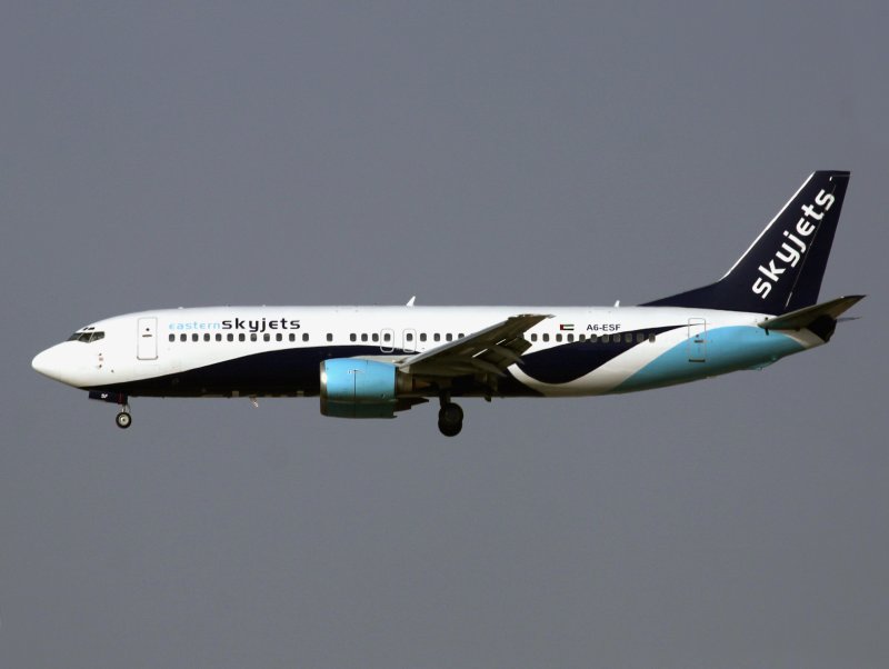 B737-400 A6-ASF
