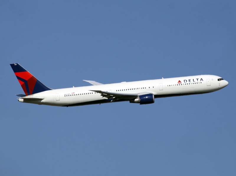 B763  N837MH