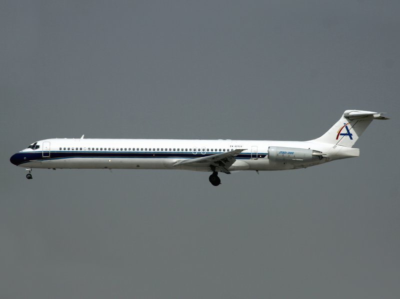 MD-80  EK-82524
