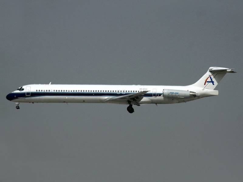 MD-80 EK-82524