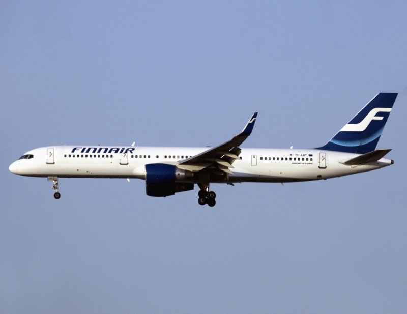 B757-200 OH-LBT