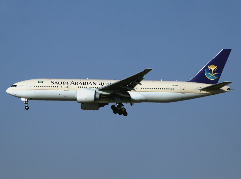 B772 HZ-AKP