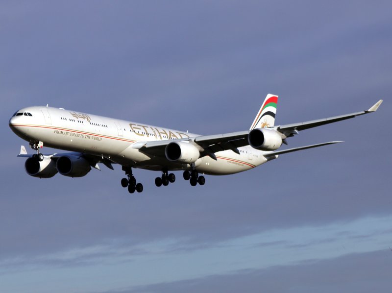 A340-600   A6-EHK