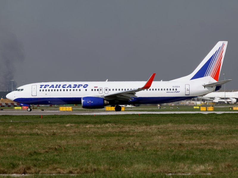 B737-800 EI-EEA
