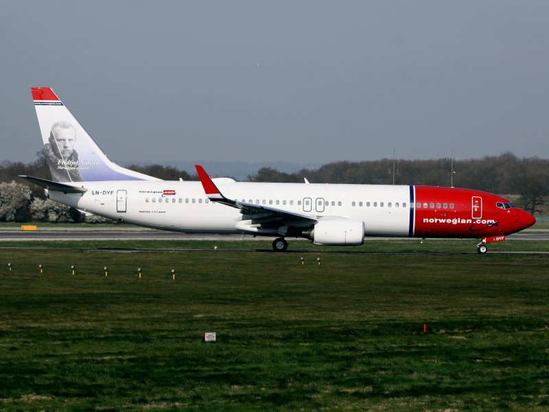 B737-800   LN-DYF