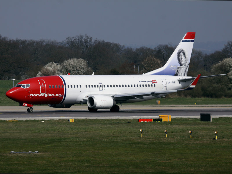 B737-300 LN-KHA