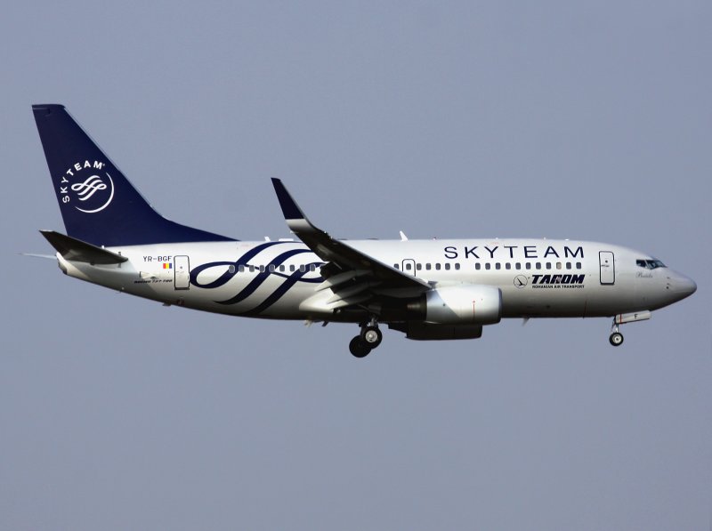 B737-700 YR-BGF