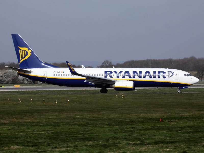 B737-800 EI-DHA