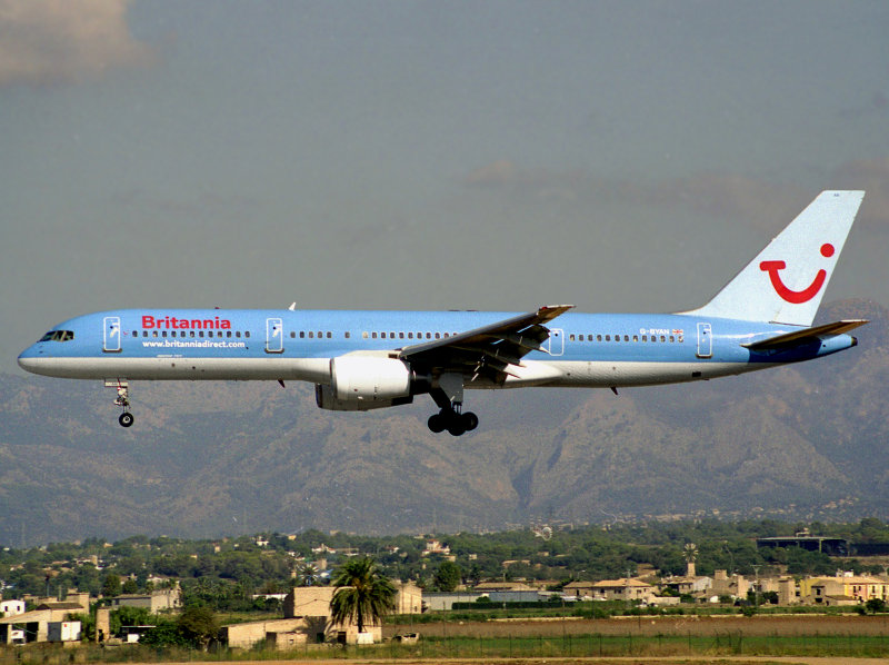 B752  G-BYAN