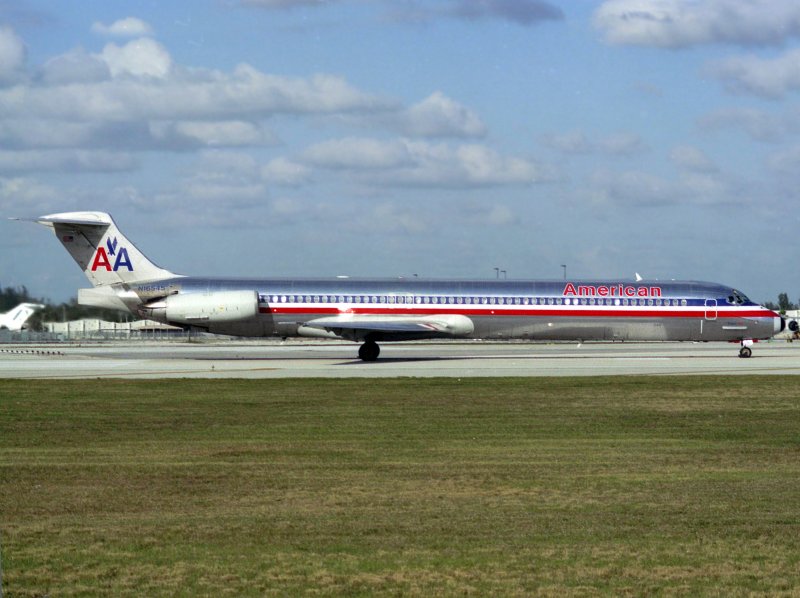 MD-82  N16545