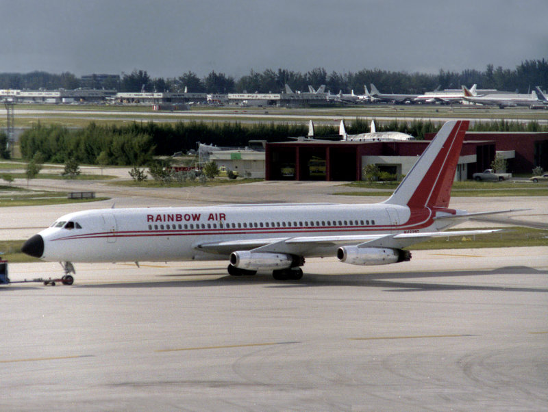 Convair CV-880  N4933D