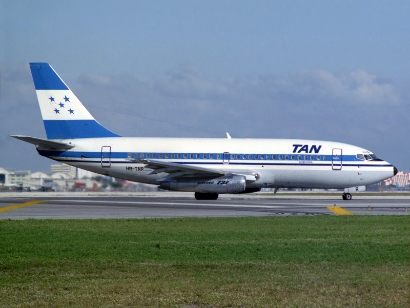 B737-200 HR-TNR