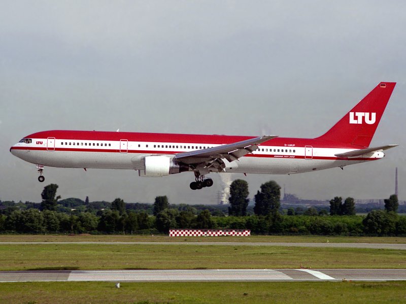 B767-300  D-AMUP