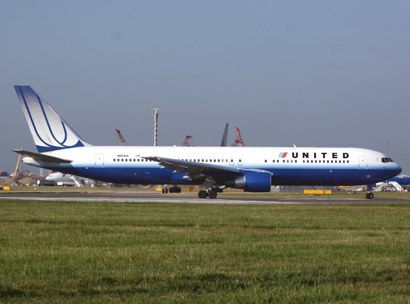 B767-300  N651UA