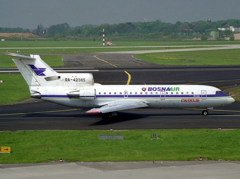 Yak 42D  RA-42385