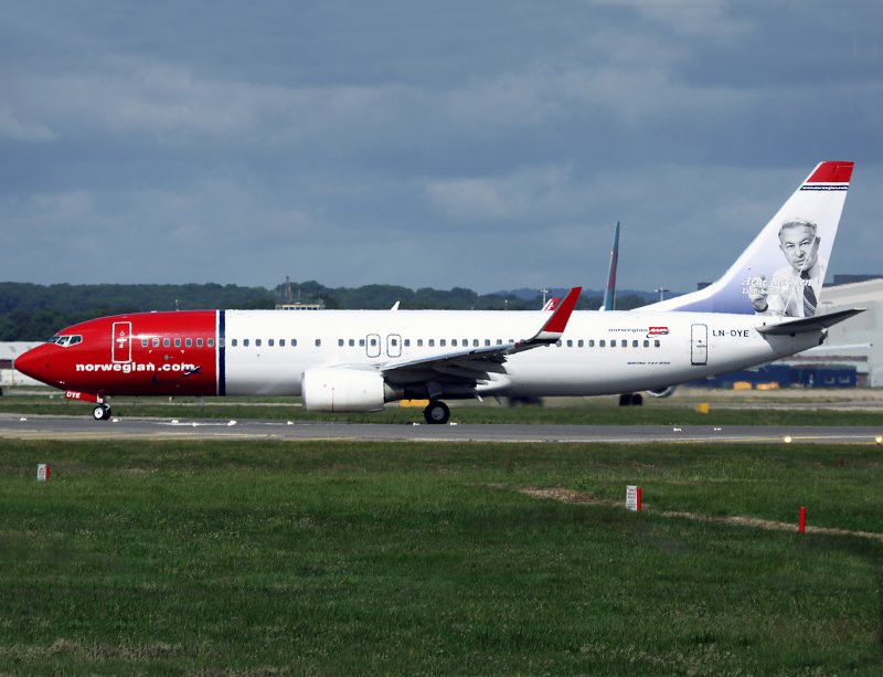 B737-800  LN-DYE