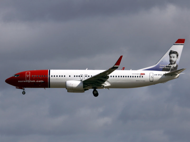 B737-800  LN-DYJ