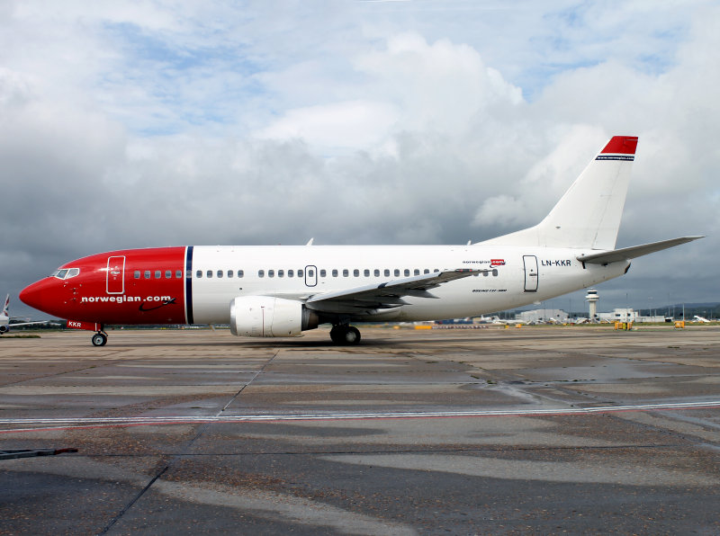 B737-300  LN-KKR