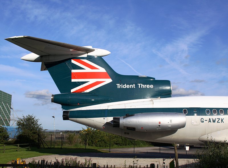 HS121 G-AWZK