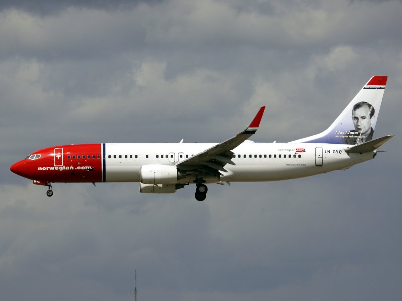 B737-800  LN-DYC