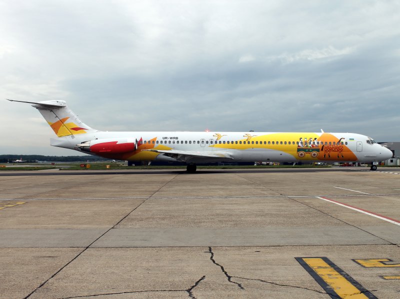MD-82  UR-WRB