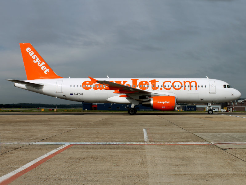 A-320  G-EZUE