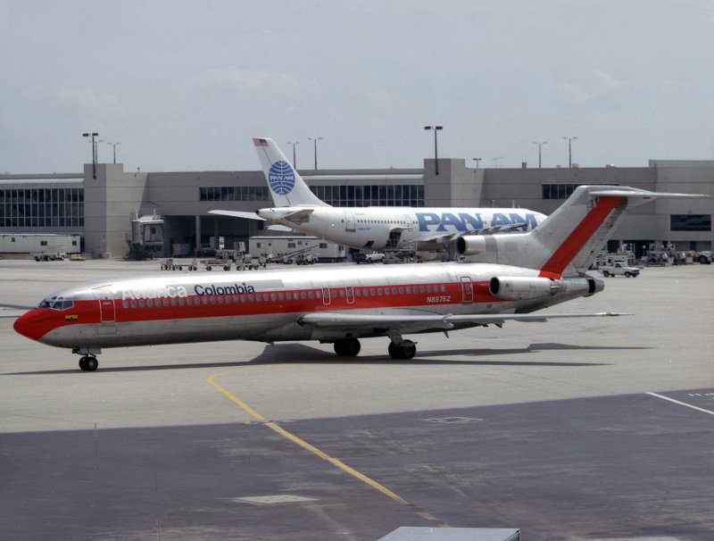 B722 N8875Z