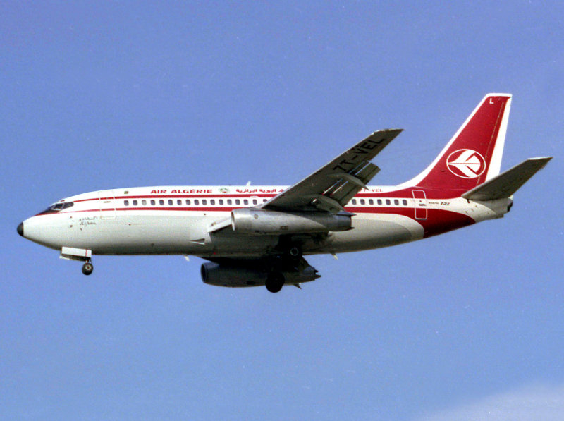 B737-200  7T-VEL