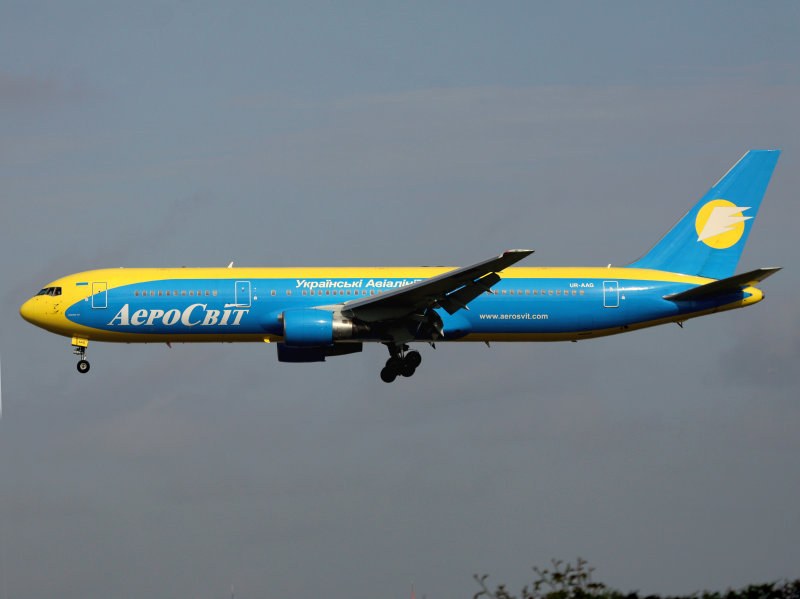 B767-300  UR-AAG
