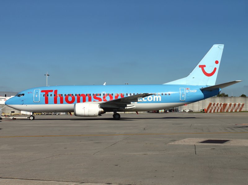 B737-300   G-THOP