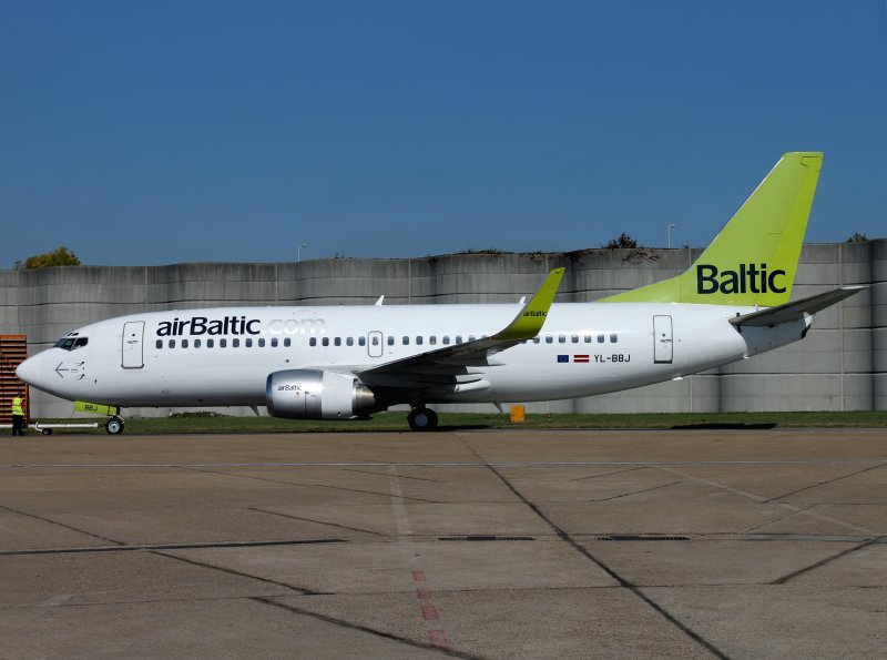 B737-300  YL-BBJ