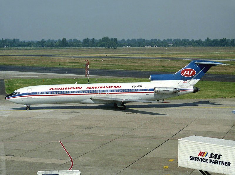 B727-200  YU-AKG