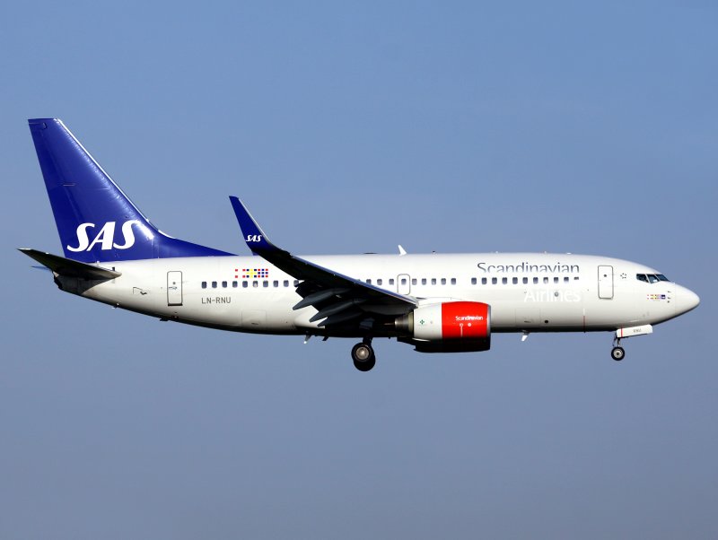 B737-700    LN-RNU