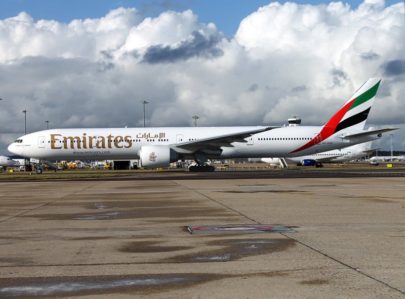 B777-300  A6-EGG