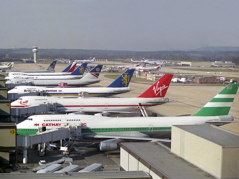 LGW  80's lineup Centre Pier