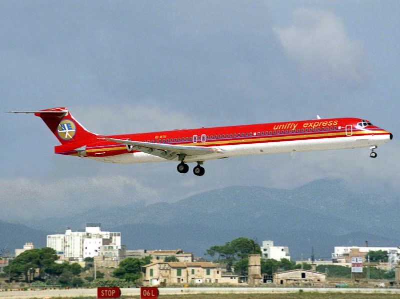 MD-83  EI-BTU