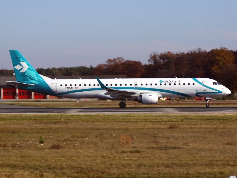 Emb 190   I-ADJM