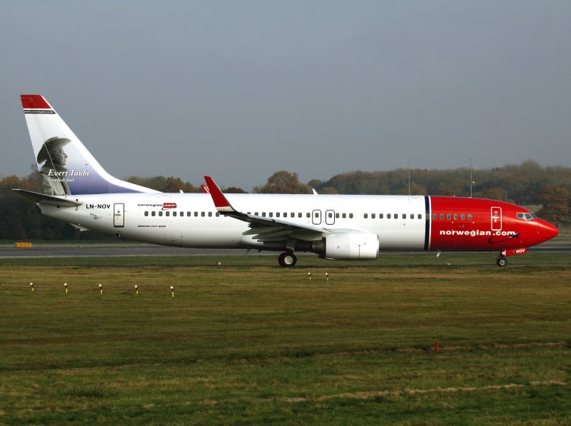 B737-800   LN-NOV