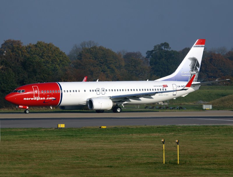 B737-800  LN-NOV