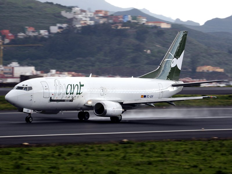 B737-300F   EC-JUV