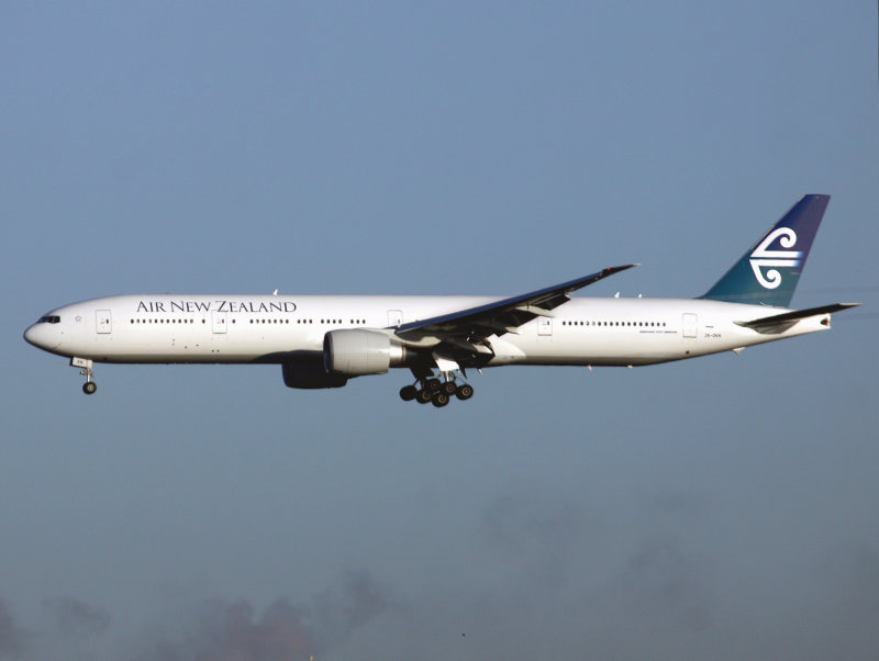 B777-300   ZS-OKN
