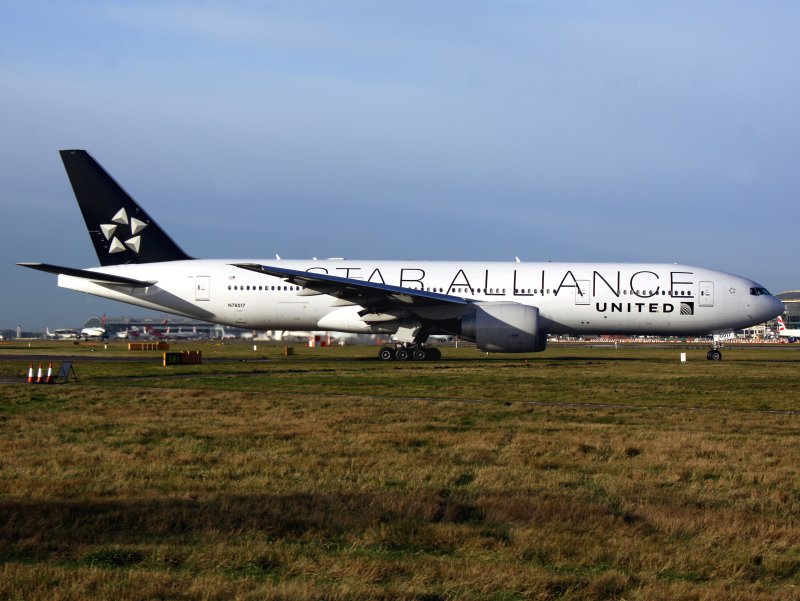 B777-200 N78017