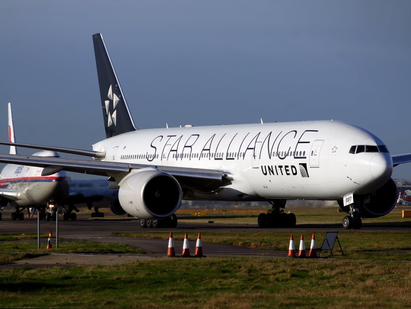 B777-200 N78017