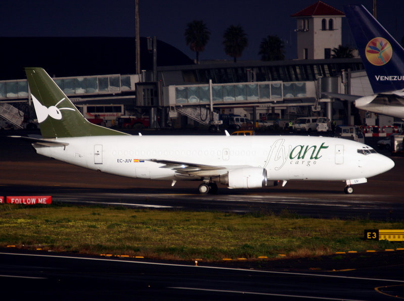 B737-300F  EC-JUV