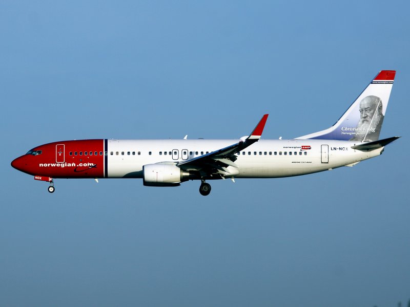 B737-800  LN-NOX