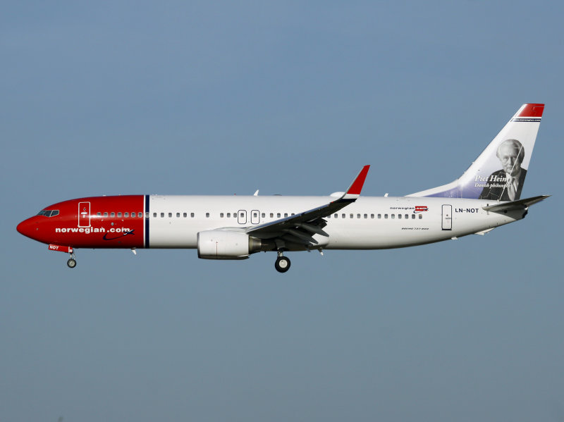 B737-800  LN-NOT
