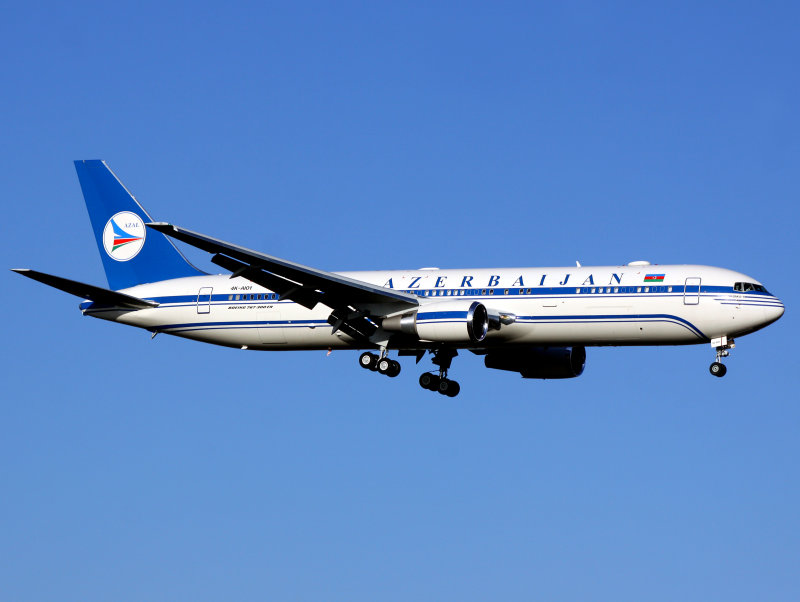 B767-300 4K-AI01